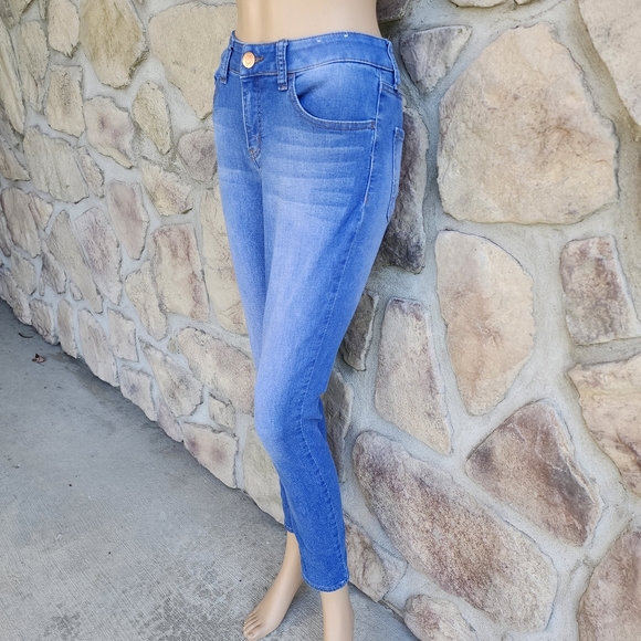 SO | Medium Wash Jegging (Pics make item look brighter blue than they are) - Picture 3 of 12